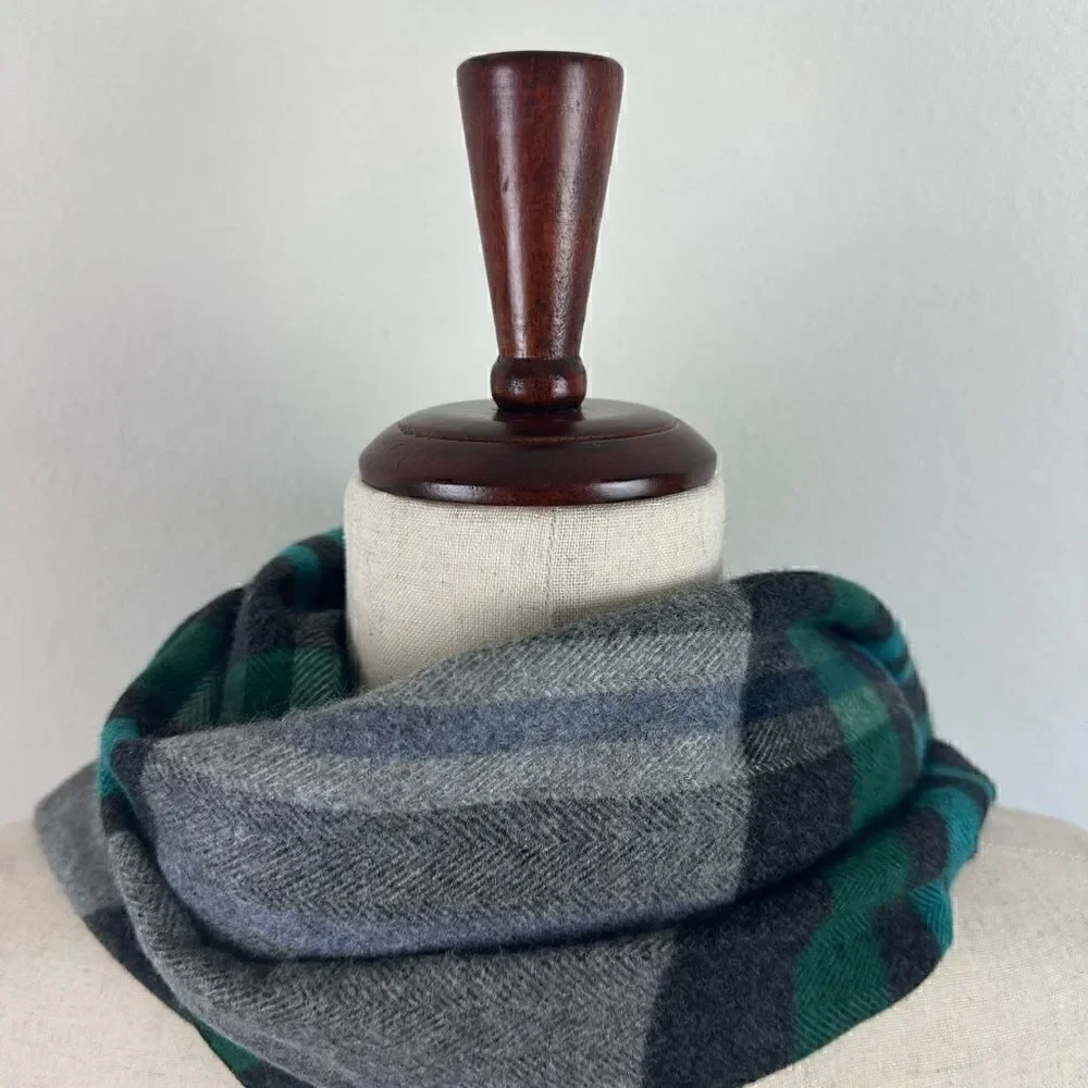 EUC Chelsey Women’s Scarf